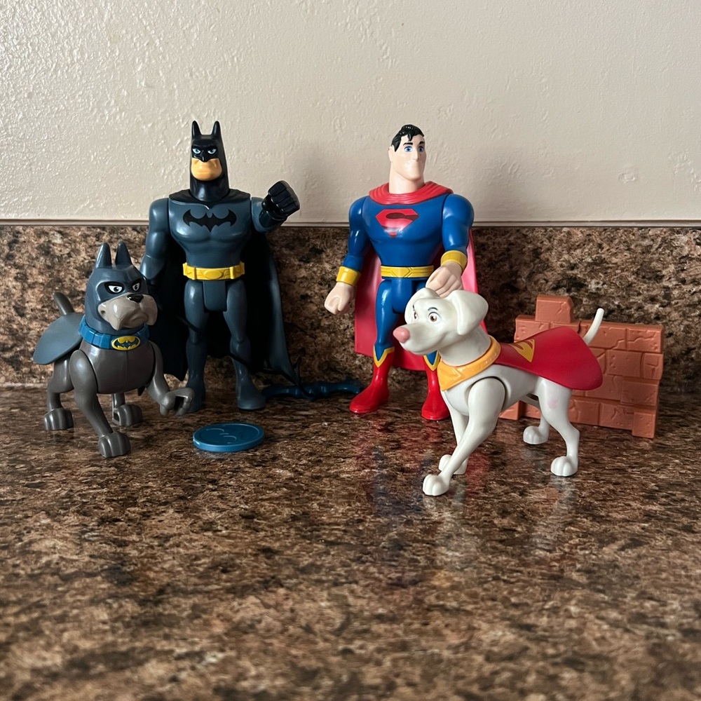 DC League of Super-Pets figurines